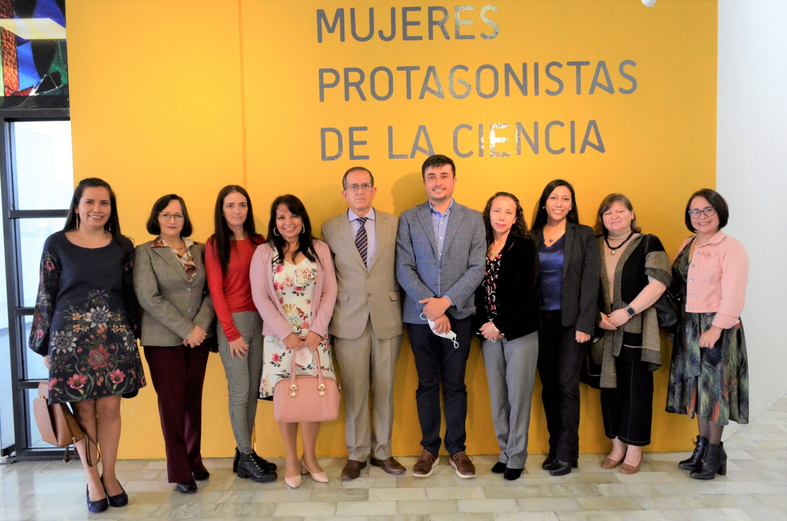 Docentes investigadoras de la UPS son parte de la muestra itinerante de Mujeres protagonistas de la Ciencia